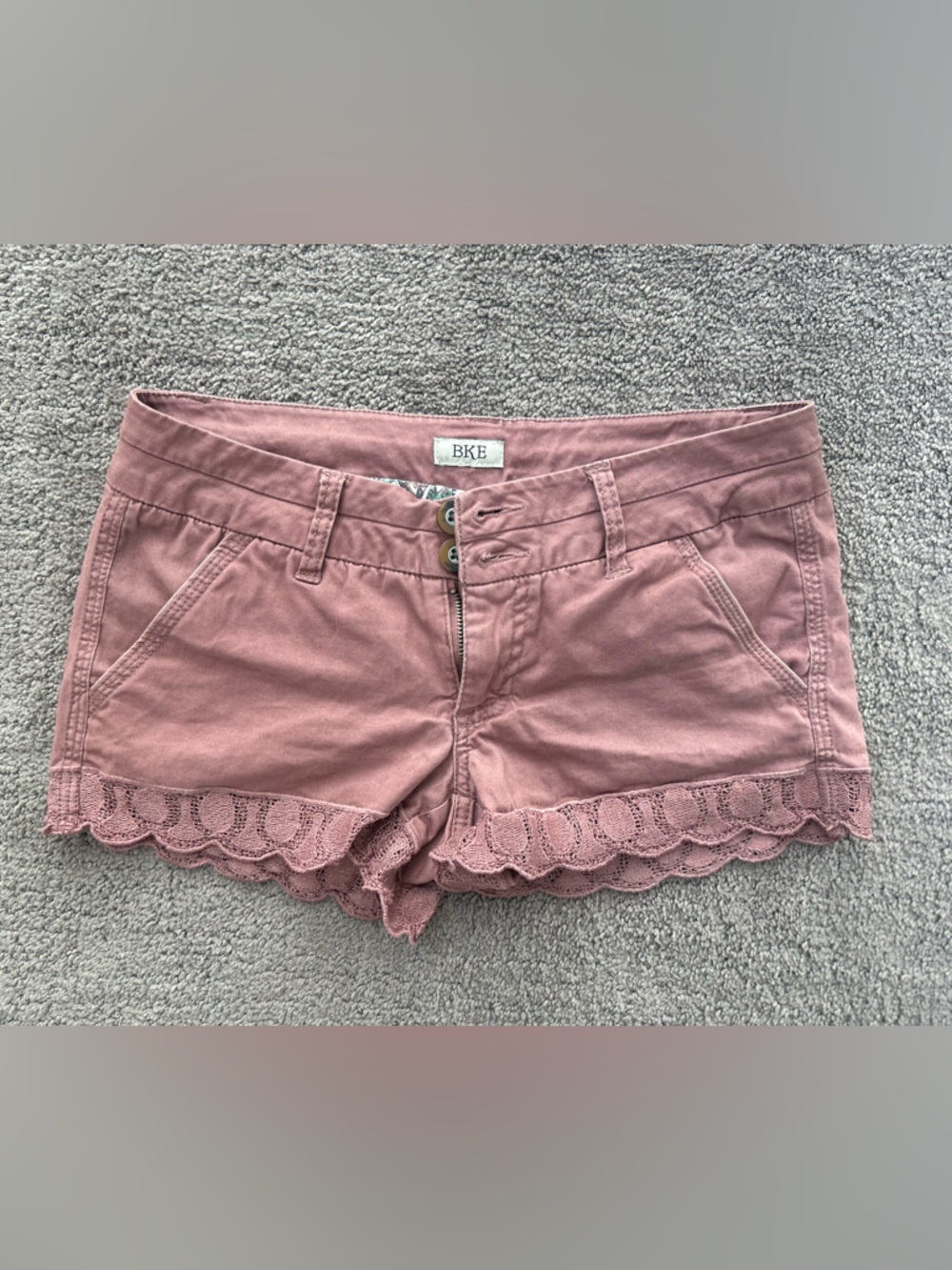 BKE Buckle Dusty Rose Lace Scallop Hem Shorts Low Rise Cotton Size 25 Boho Cute